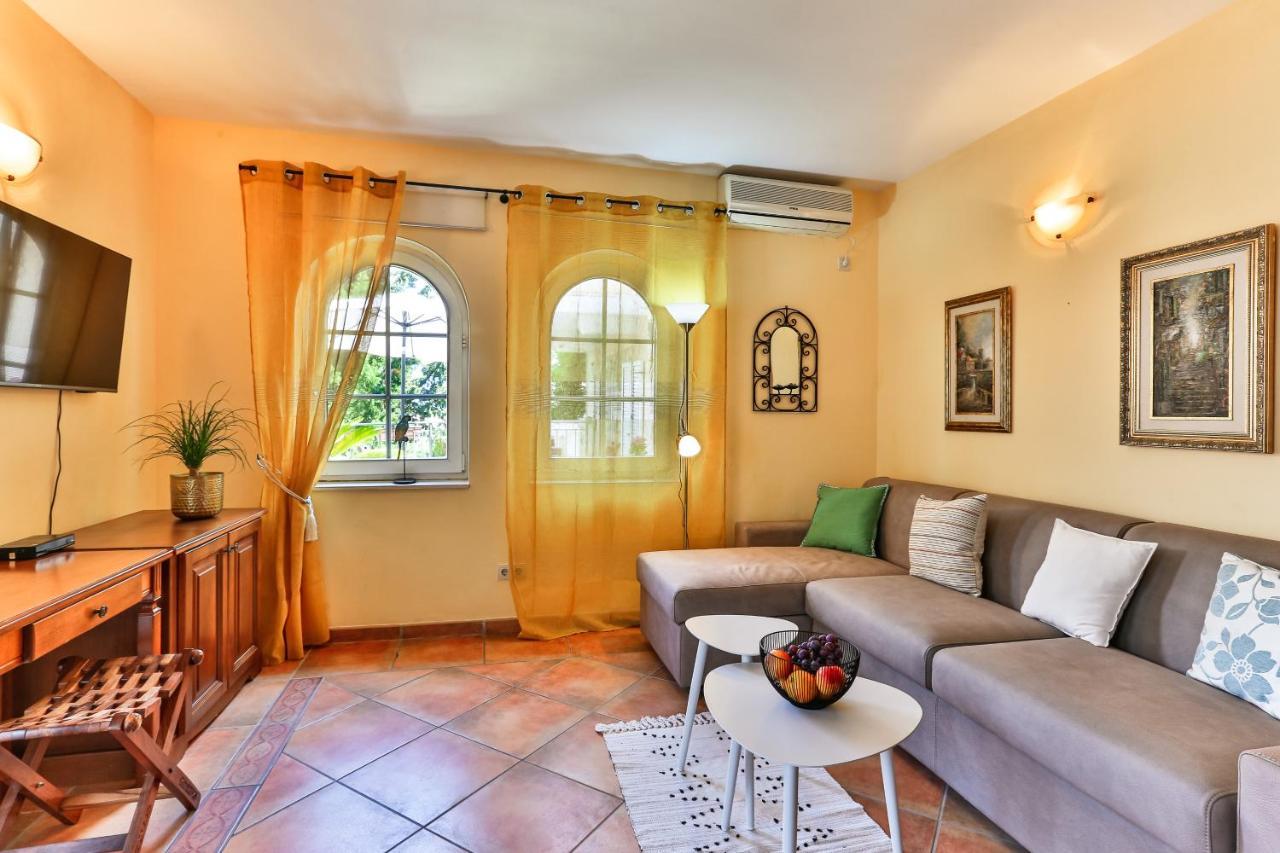 Damonte - Apartments And Rooms Будва Екстериор снимка