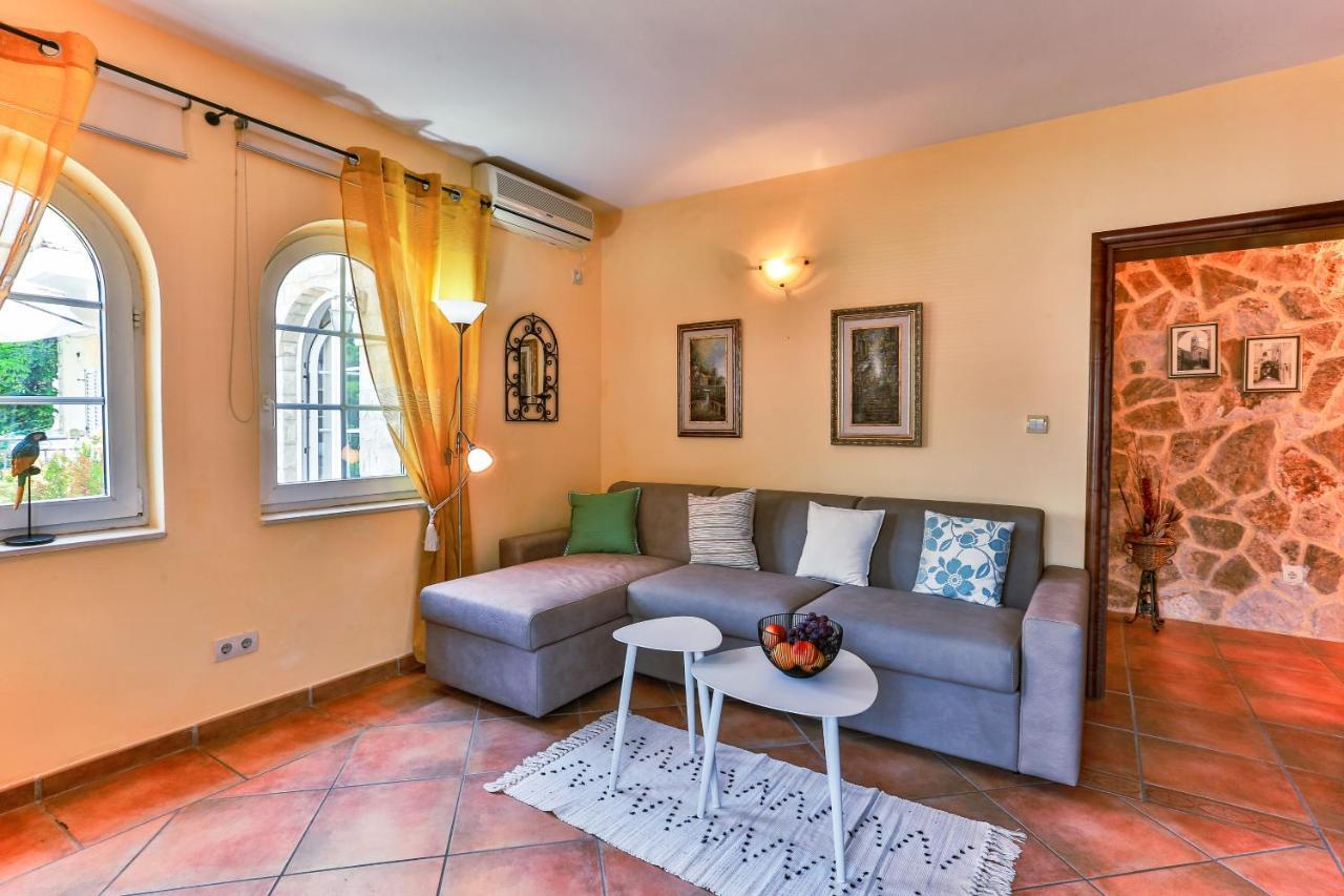 Damonte - Apartments And Rooms Будва Екстериор снимка