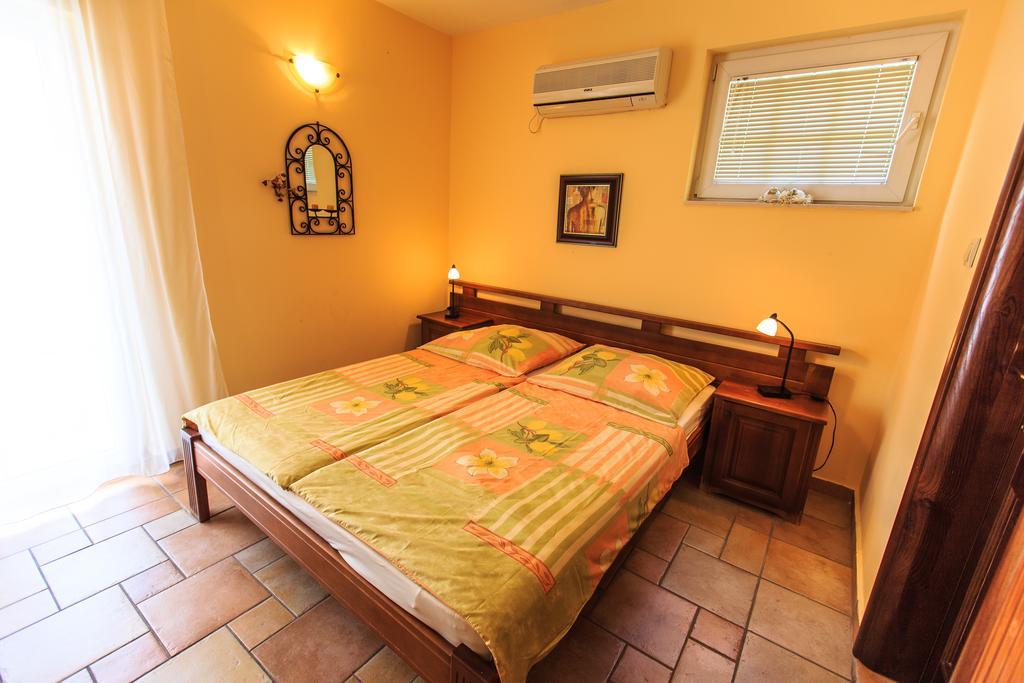 Damonte - Apartments And Rooms Будва Екстериор снимка